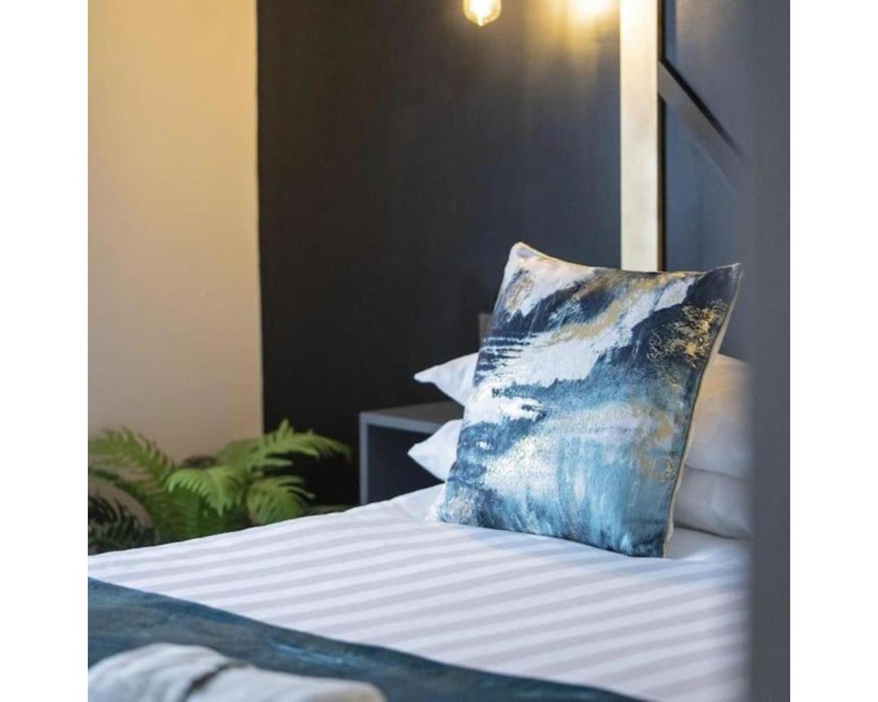 Central Belfast Apartments Queen'S Hideaway 外观 照片