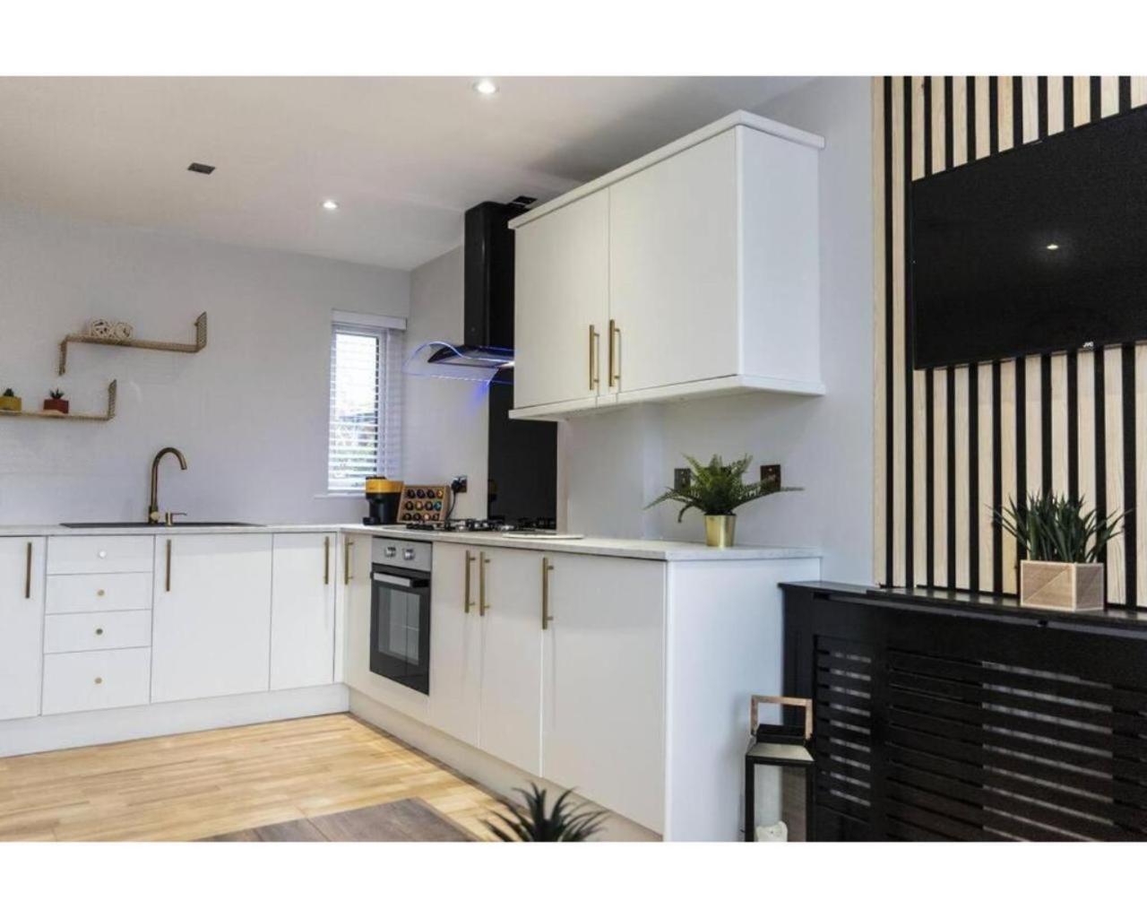 Central Belfast Apartments Queen'S Hideaway 外观 照片